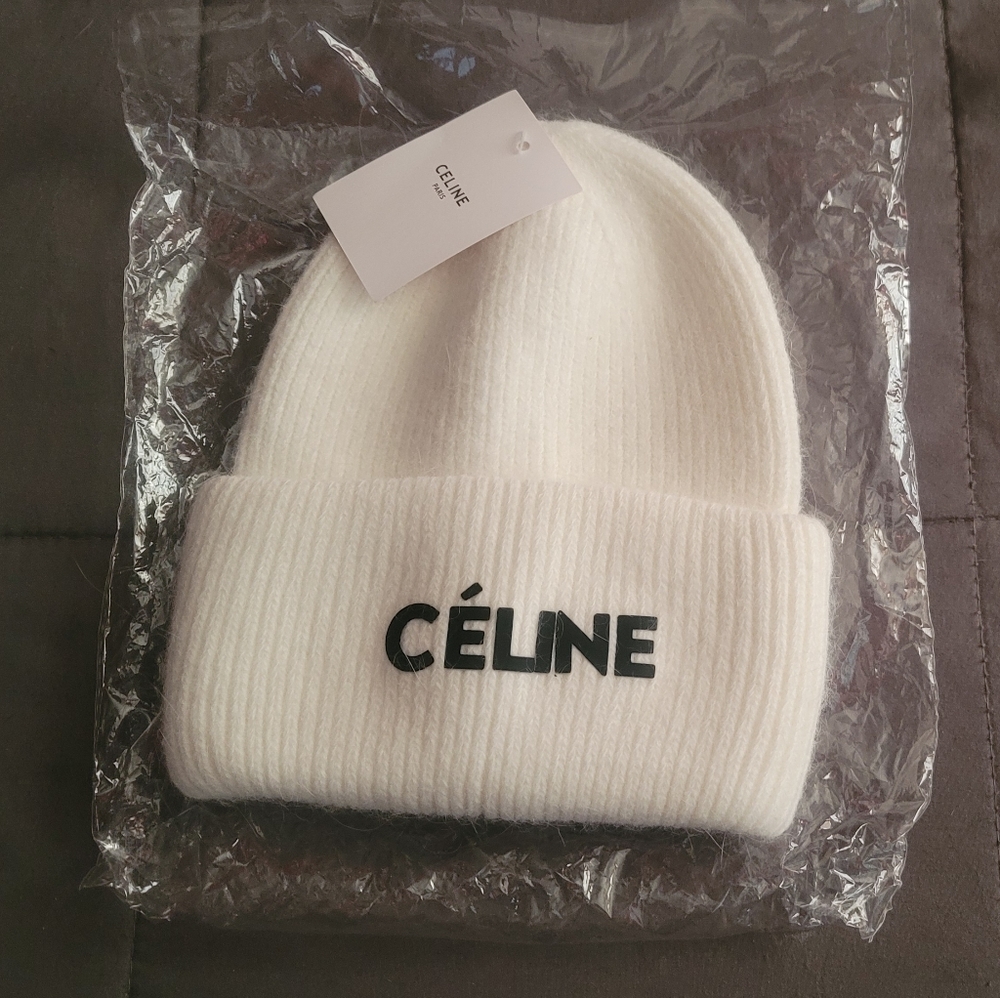 Beautiful white beanie hat. Get ready for the cold! Unisex.
